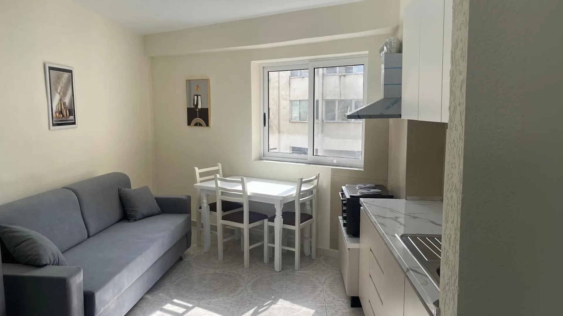 Durres Station Apartment 0*,